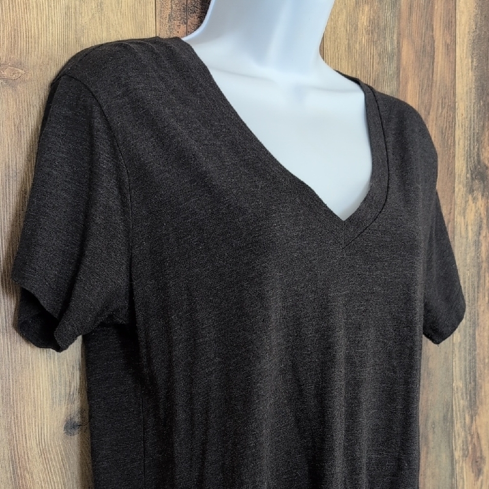 Forever 21 Charcoal Gray V-Neck Short Sleeve Tee M            D370x